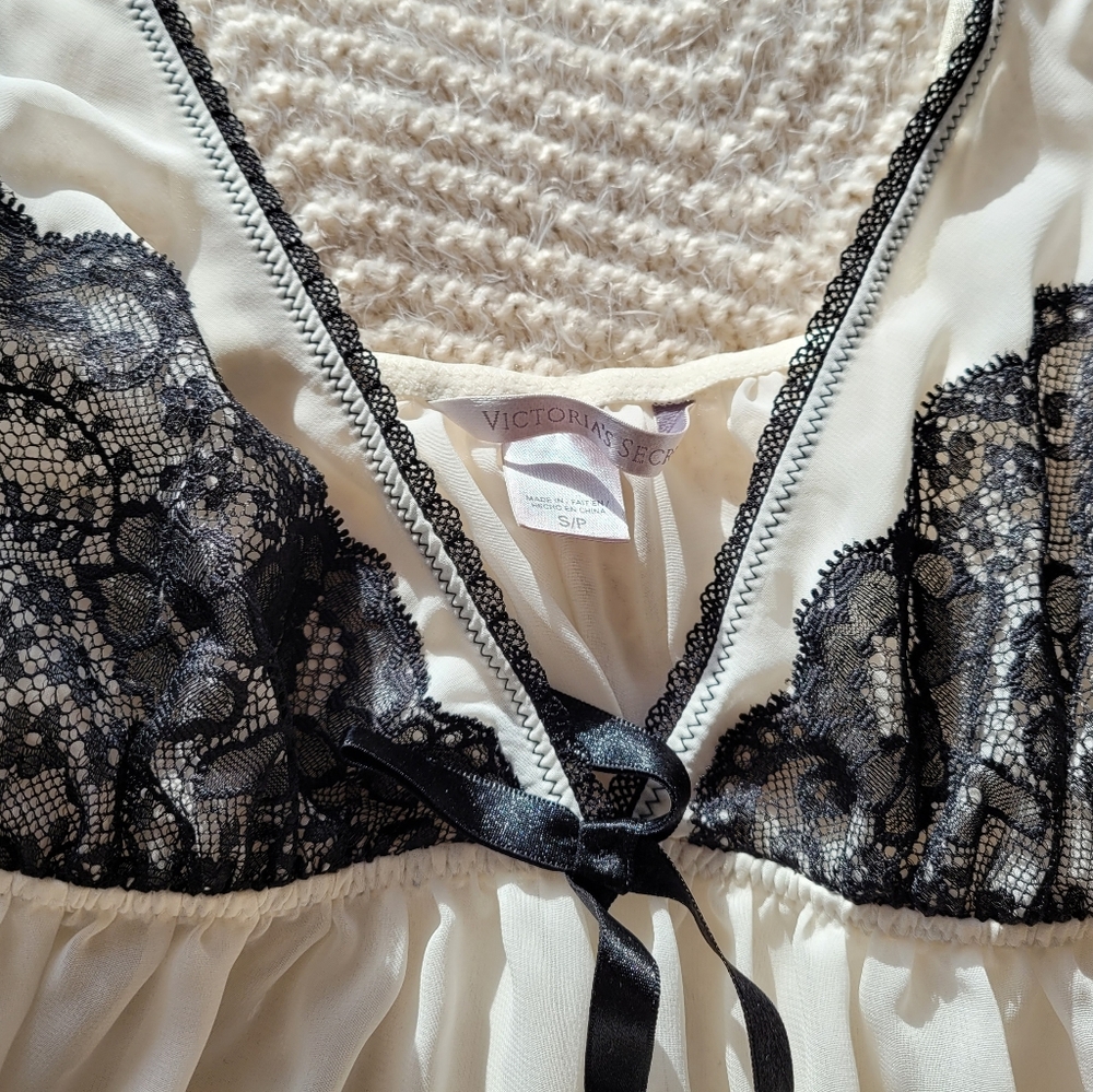 Victoria's Secret Babydoll Lingerie Small With Lace